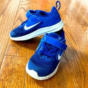 Toddler boy Nike sneakers blue size 8
